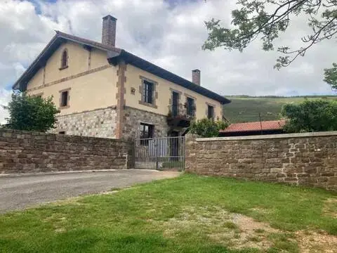 Casa rústica en calle Plaza La Riana, 18