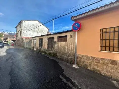 Casa adosada en calle Guindal
