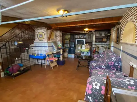 Casa adosada en Barajas de Melo