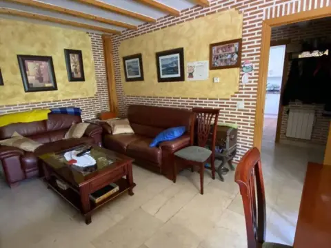 Casa adosada en Barajas de Melo