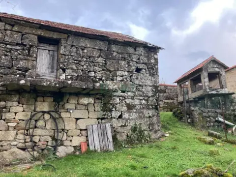 Casa rústica en A Eirexa (Melón)