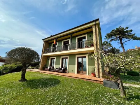 Chalet en Somió-Cabueñes