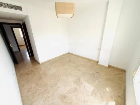Piso en Huerta de la Reina-Arruzafilla-Parque Figueroa-Noreña