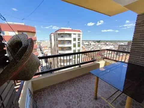 Piso en Avenida de los Reyes Católicos