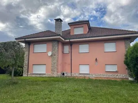 Chalet en Llanera