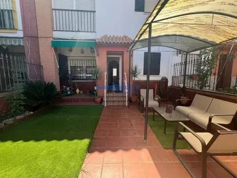 Casa adosada en Entrenúcleos