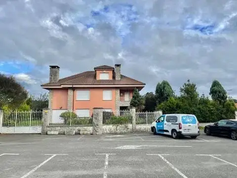 Chalet en Llanera