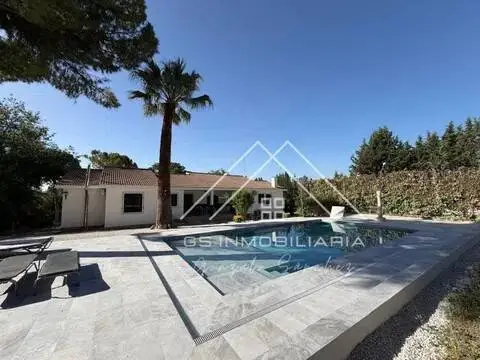 Chalet en Lucena