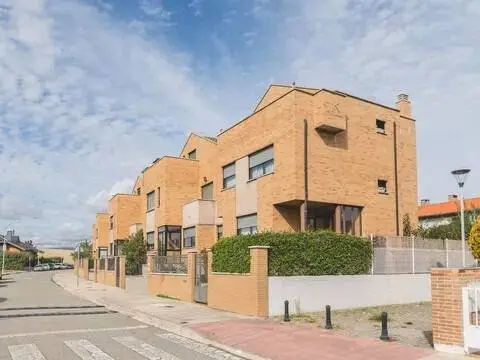 Casa adosada en Zizur Mayor - Zizur Nagusia