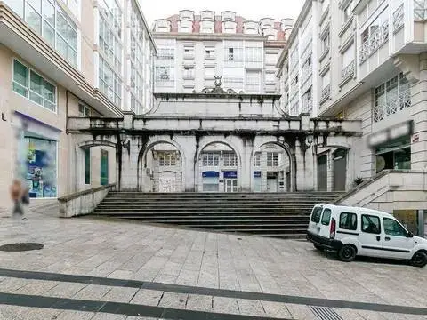 Local comercial en calle de Eduardo Iglesias