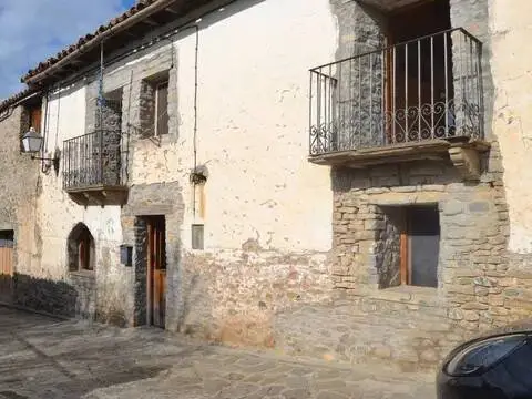 Casa rústica en calle Jaca