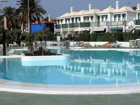 Casa adosada en Avenida del Touroperador Neckermann