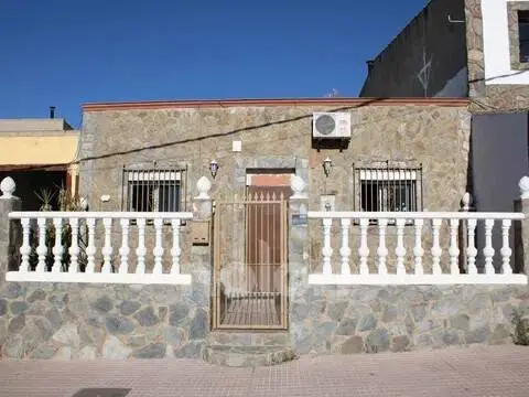 Casa adosada en Santa Marta de los Barros