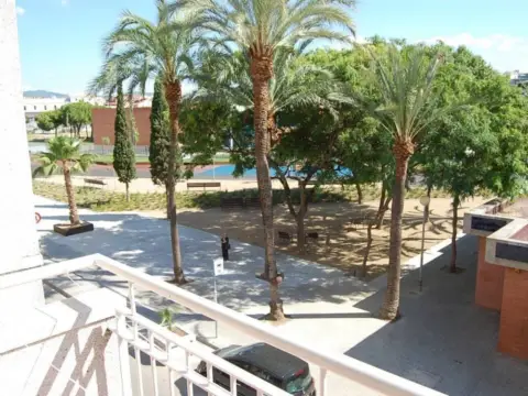 Piso en Barri de Mar-Ribes Roges-Plaça de la Sardana