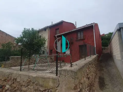 Casa adosada en calle de Carmen