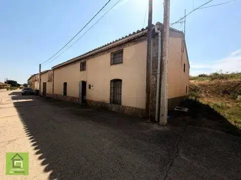 Casa adosada en calle Jose Casas de La Vega