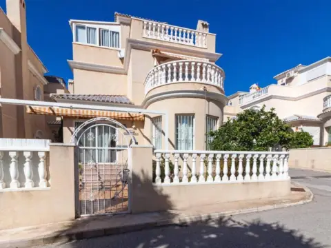 Casa en calle Villas del Duque, C. Panticosa 56