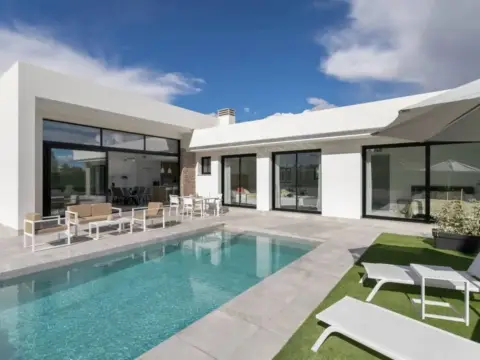 Chalet en calle calle Urba Coto Rinales, 270