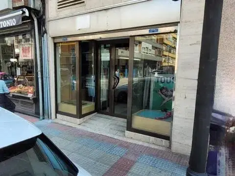 Local comercial en Avenida Alcalde José Fernandín