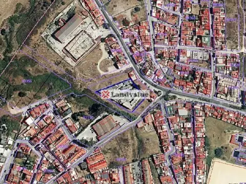 Terreno en calle Resid. Adalides. Fusion Sport. Algeciras