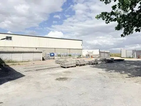 Nave industrial en Casarrubuelos