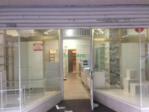 Local comercial en Berbés-Peritos