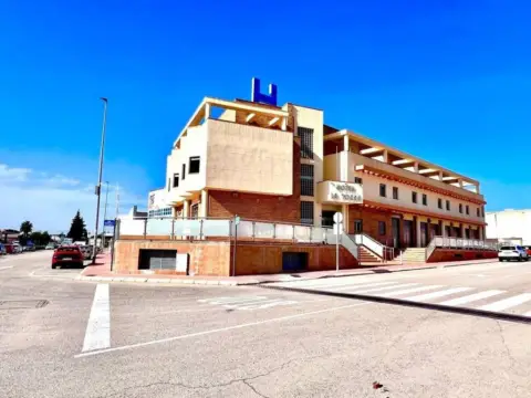 Edificio en Los Montesinos