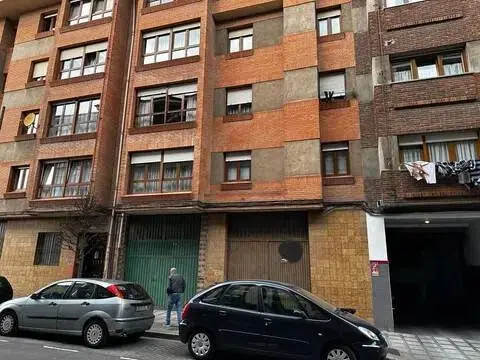 Local comercial en Lugones - Llugones