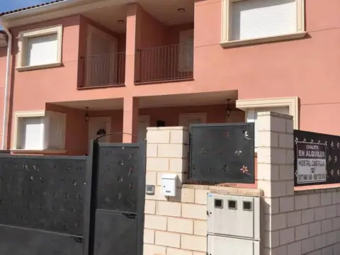 Casa adosada en Montalbo