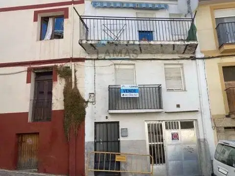 Casa adosada en calle Ramón y Cajal
