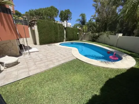 Chalet en calle de los Naranjos