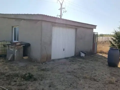 Casa rústica en Calvarrasa de Arriba