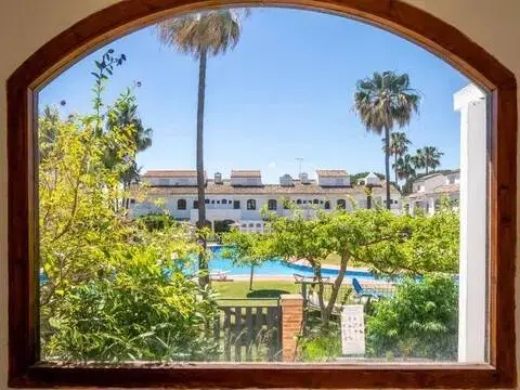 Casa adosada en El Paraíso-Atalaya-Benamara