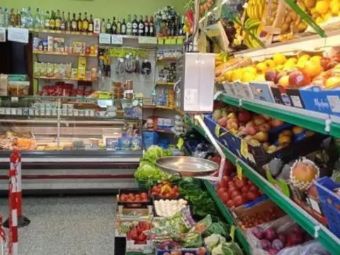 Local comercial en Salesas-Glorieta-Chinchibarra-Capuchinos