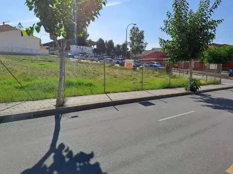 Terreno en calle de Tierno Galván