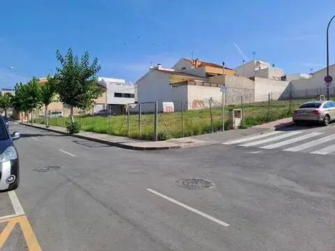 Terreno en calle de Tierno Galván