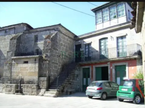Casa rústica en Leiro (Capital)