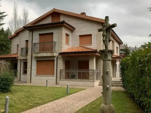 Casa adosada en Paseo de la Cantera