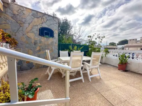 Chalet en Urbanización Las Gaviotas