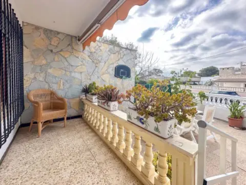 Chalet en Urbanización Las Gaviotas