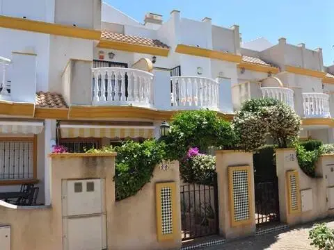 Casa adosada en calle del Aire