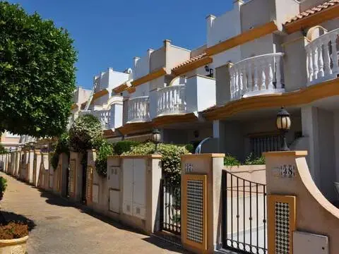Casa adosada en calle del Aire