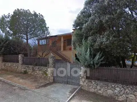 Chalet en Urbanización El Paraíso