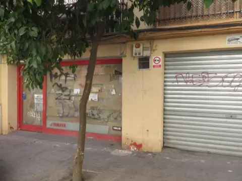 Local comercial en calle del Alcalde de la Cruz Ceballos
