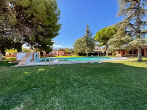 Casa rústica en Recinto Ferial-Circunvalación-La Vega