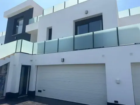 Chalet en Las Adelfas-Benicolada-Garduix