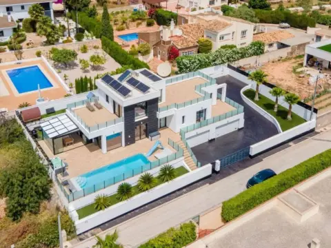 Chalet en Las Adelfas-Benicolada-Garduix