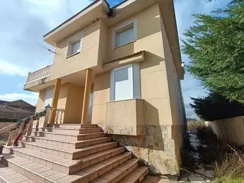 Chalet en Villanueva de la Torre