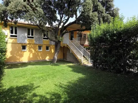 Casa pareada en calle Paseo de los Parques, nº 38