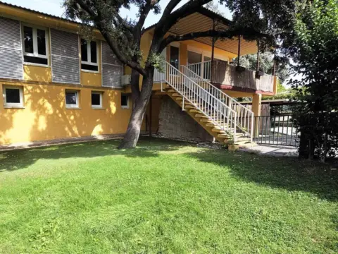 Casa pareada en calle Paseo de los Parques, nº 38